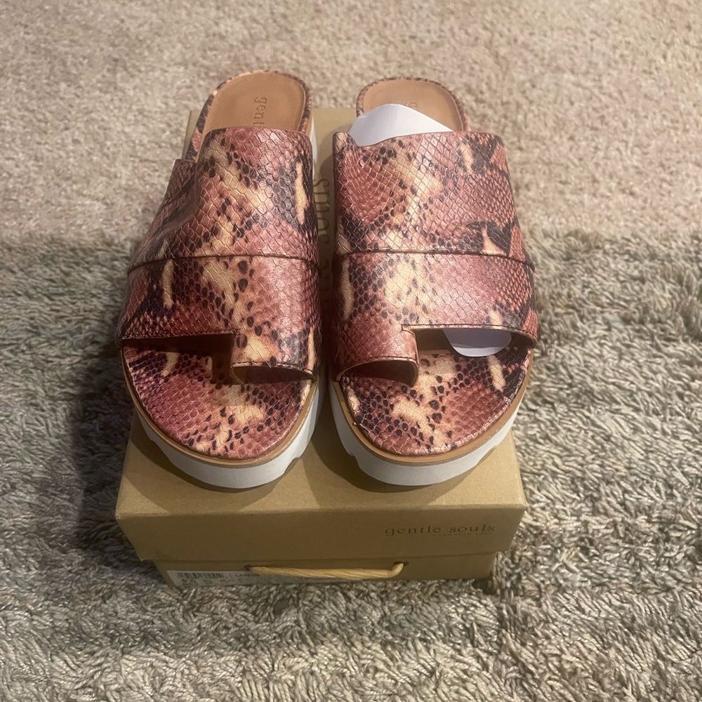 Kenneth Cole Gentle Sole Sandals